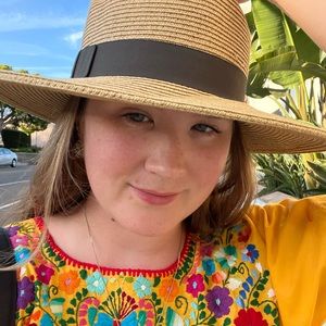 Meet your Posher, Caroline